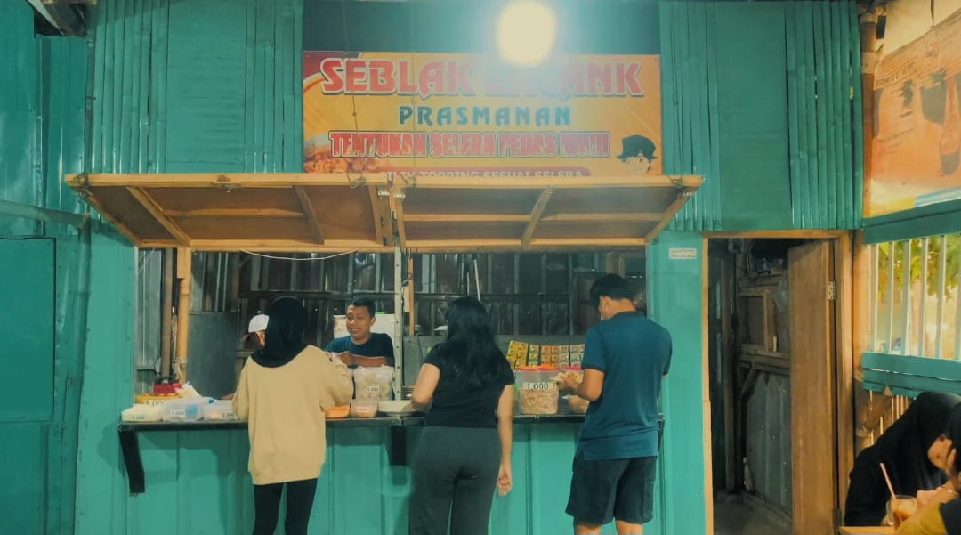 PELANGGAN SEBLAK ENCANK